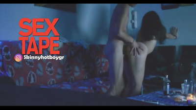 aranyos diáklány a barátjával